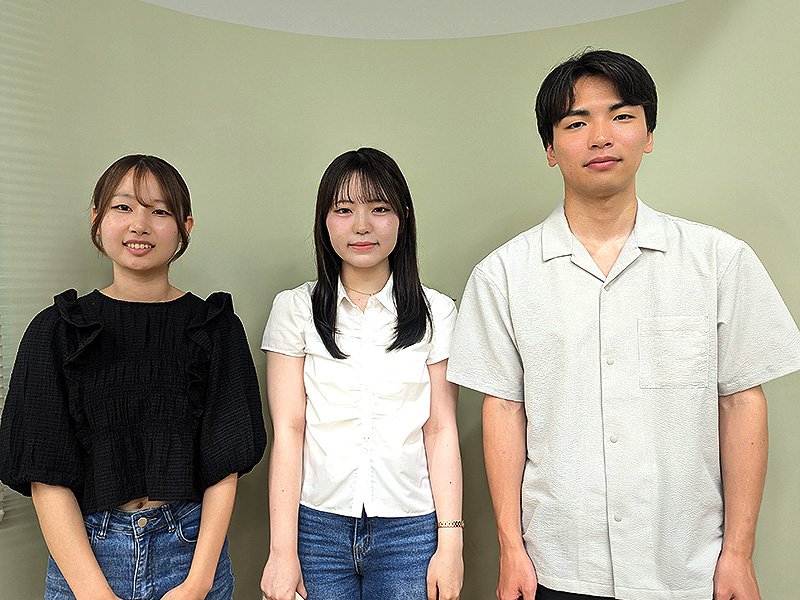 インタビュー後に3人並んで