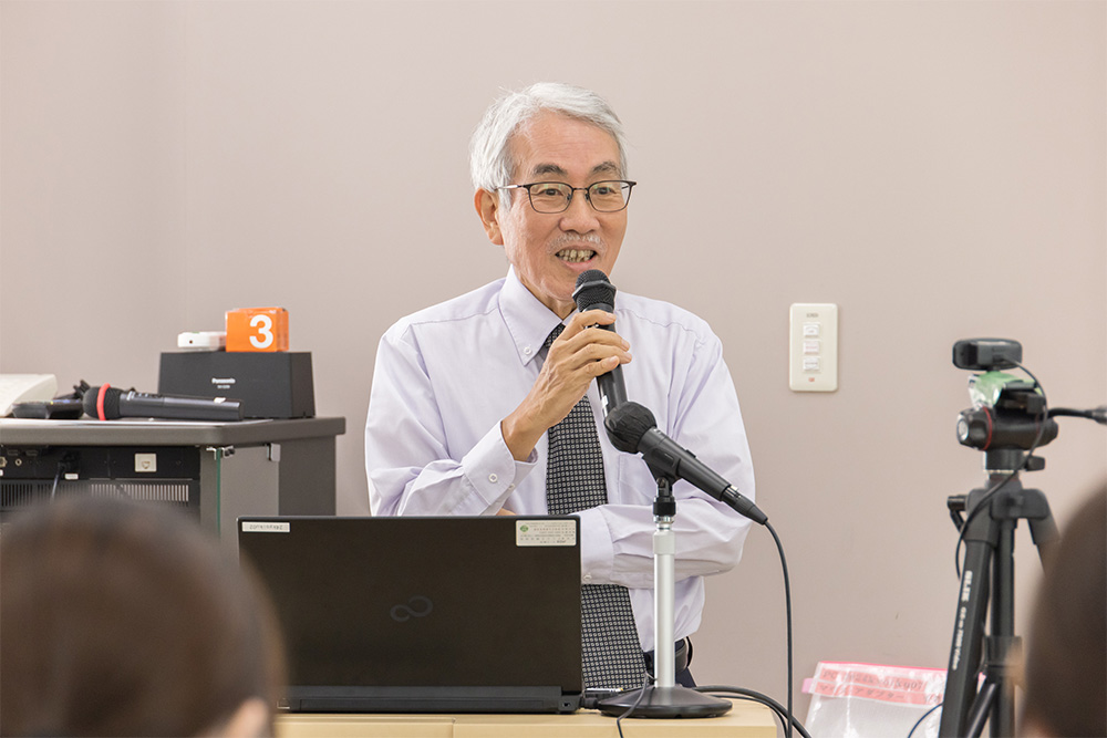 画像：丁寧な発表と活発なディスカッション