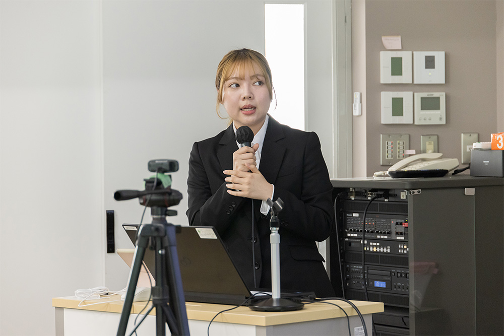 画像：丁寧な発表と活発なディスカッション