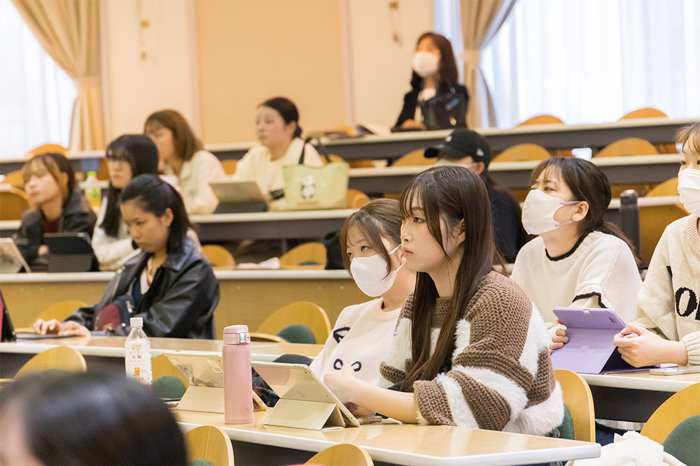 画像：丁寧な発表と活発なディスカッション